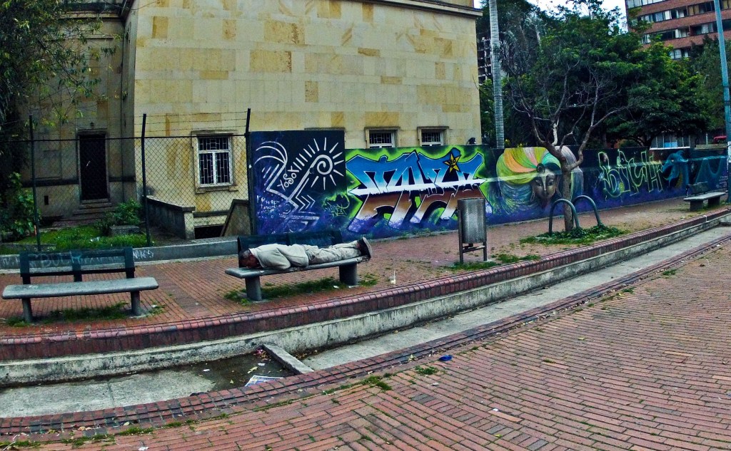 Bogotá dude planking
